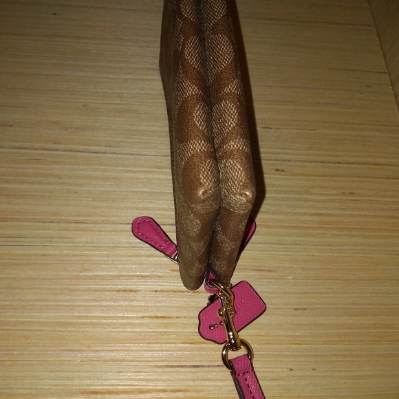 Coach Signature Double Zip Wristlet - Picture 5 of 6